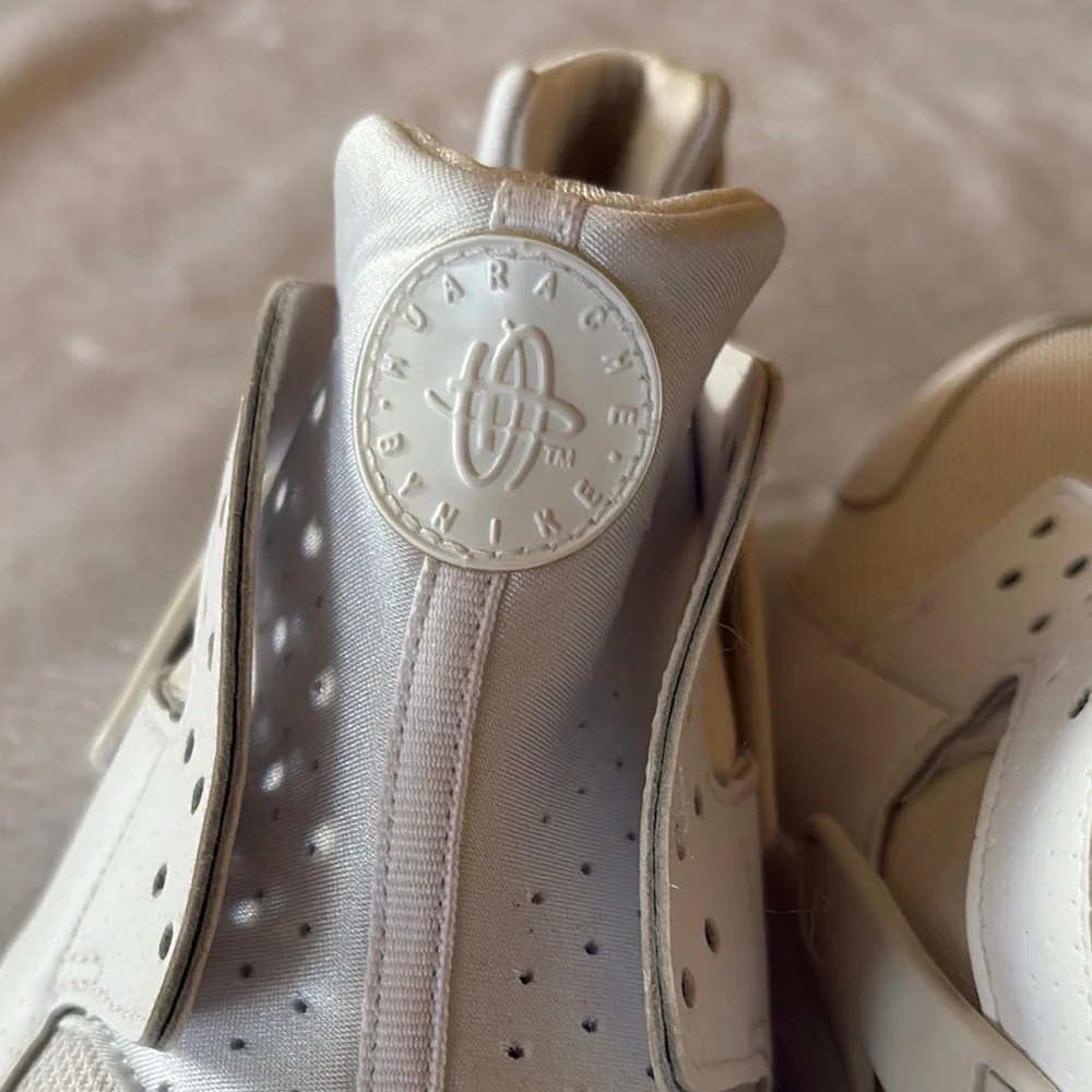 Gently Loved Nike White 2016 Huarache Sneaker **No laces or Inserts **